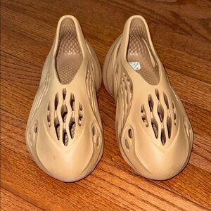 Yeezy Tan Women's Mules (FOAM RUNNR)